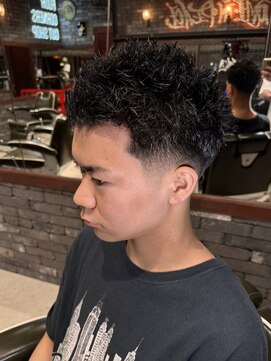 フォーコーナーズカットショップスリーセント 栄(FourCornersCutShop 3/cent) 黒髪イージードリル/黒髪イージーパンク/刈り上げショート