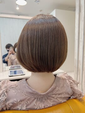 ロア(lore) 【lore 銀座】長めなショートボブ