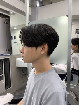 クロムトウキョウ ザ バーバー ネオン 新宿店(CHROM TOKYO the Barber ne/on) センターパート