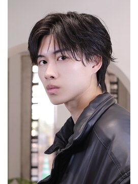 アーリー(Ali'i) センターパート/フェザーパーマ/ツーブロック