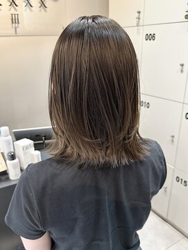 ディーエックス スリー(Dxxxx III) くすみグレージュ REI