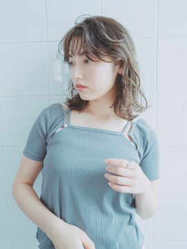 サニーサイド(SUNNY SIDE) 動き強めのミディアムスタイル