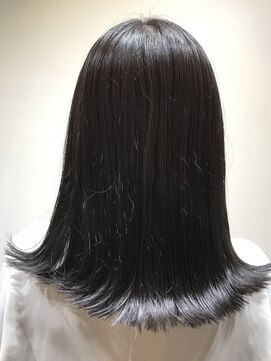 ニルバ(niLva) nilva／ダークブルーアッシュ×外ハネツヤ感ミディ[山村麻悠]