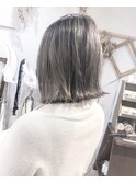 【Marl】ハイライト入りハイトーングレージュの切りっぱなしボブ