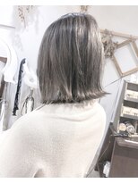 ヘアーアンドアトリエ マール(Hair&Atelier Marl)&nbsp;【Marl】ハイライト入りハイトーングレージュの切りっぱなしボブ