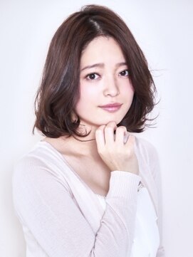 エマージュ 新宿(Emerge) センターパート+柔らかウェーブが織りなすモテカワロブ☆