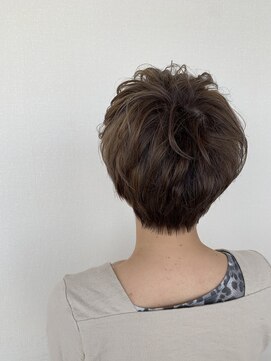 ヘアルシェーヌ ルミエール(hair le chene lumiere) カールショート