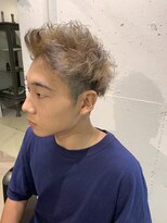 エル(EL by green)&nbsp;【MITSU】シルバーアッシュ×ハイライト×ツーブロック