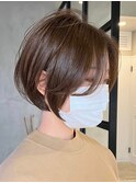 ショートカットくびれショート前下がりボブベージュカラー40代