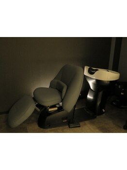 Aujuaをはじめとしたリラックスできるスパを取り揃えています！頭皮を健やかに保ち、健やかな髪へ。