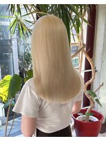 ヲタク(wotaku.)&nbsp;ブロンドカラーホワイトブロンドハイトーンダブルカラー髪質改善