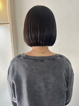 タヴィ(Tavi) ワンレンボブのコンパクトヘア/黒髪ボブ/ボブスタイル/ボブヘア