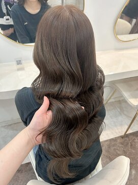 ラビス(Lovis) 黒髪カタログ/ボブルフ/ネビージュ/小顔に見せるヘア/ワンレン