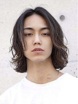 レタッチ バイ フィフス 銀座(RETOUCH by fifth) 緩め波巻きスパイラルパーマメンズセンターパートウルフカット