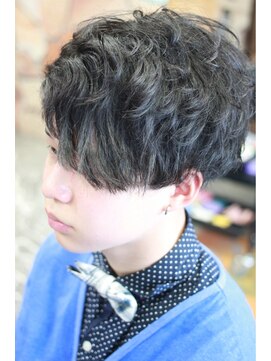 オーバーキャプテンネイキッド(OVER CAPTAIN NAKED) 癖を活かしたアシメショート