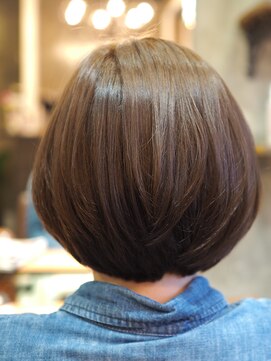 ノエル ヘアー アトリエ(Noele hair atelier) シンプルショートボブ