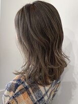 ネオリーブ チロル 横浜西口店(Neolive CiroL.)&nbsp;ナチュラルレイヤー　細めハイライト　カーキベージュ