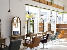 オーブ ヘアー ルーム 新潟店(AUBE HAIR room)の雰囲気（開放感のある明るい店内で、くつろぎの時間をお過ごしください♪）