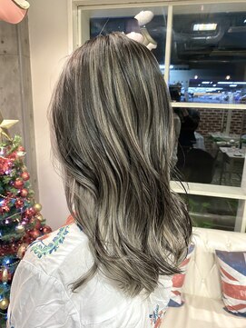 シュエット(CHOUETTE) バレイヤージュ×グレーカラー