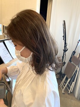 エイミーバイアフロート(amie  by afloat) ◆ボリュームカールの外ハネ鎖骨ミディ