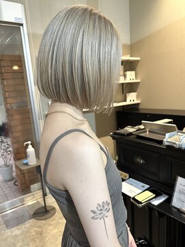 アドラーブル ココロ 新潟(adorable CoCoLo) 20代30代大人可愛い髪質改善小顔艶感ミディミルクティーベージュ