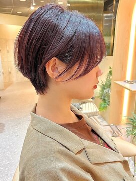 ダブルバイグリッター(W by GRITTERs) 大人マッシュショート　レイヤーボブ　顔周りレイヤー　ピンク