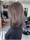 グレージュ切りっぱなしボブ前髪ありミニボブミルクティベージュ