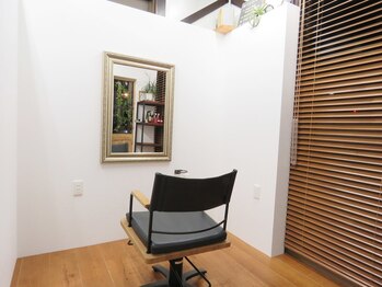 ルスリー 宇都宮店(Lsurii)の写真/【全席個室】経験豊富なStylistがマンツーマンで担当◎プライベート空間でリラックスしながらキレイに♪