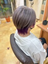 ヒラトヤ 肴町店 透明感シルバーベージュ×パープルインナーカラー×ショートボブ