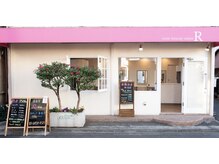 アール 志茂店(R)の雰囲気（ピンクとホワイトの路面店♪広々した居心地の良い空間が自慢です）