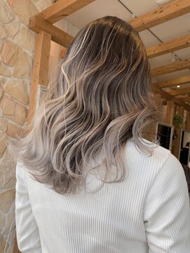 リード バイ ラグーン(LEAD by LAGOON) バレイヤージュグレージュハイライトケアブリーチピアスカラー