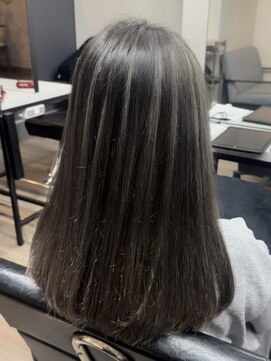 ヴィフ 大船(VIF) バレイヤージュ/グレーカラー/アッシュ/ロングヘア/大船駅/大船