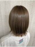 切りっぱなし ミディボブ イルミナカラー おベージュ