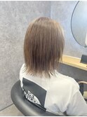 切りっぱなし肩はねボブ&ミルクティーベージュ