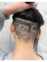 カー(KAH)&nbsp;バリアート　刈り上げ　薔薇　刈り上げ女子　マンバン