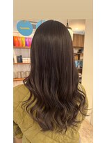 サリュー バイ イザ(Salut by IZA)&nbsp;ベージュカラー似合わせカットロング