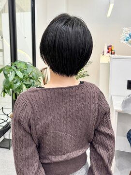 エブリ(evri) 後頭部にボリュームが出るショートボブ