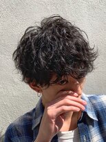 フィフス(fifth)&nbsp;フェザーマッシュ ツーブロック スパイラルパーマ コンマヘア