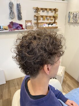 ハウスアンドヘアーワークス(House&Hair works) 外国人風メンズパーマ（ツーブロック）