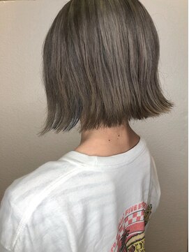 ヘアーサロン ビー(hair salon b.) ボブ　ブリーチ　グレージュ　ダブルカラー　シルバーベージュ