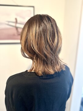 マリン(Marine) 20代30代ミディアムウルフカット