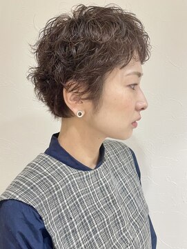ヴォロンテ(volonte) やわらかパーマでくるくるショート