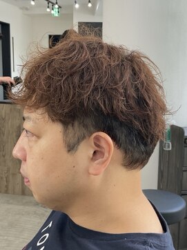 フイ 新宿3丁目(Hui) フェザーパーマ/グレーブルーカラー/刈り上げショートパンク