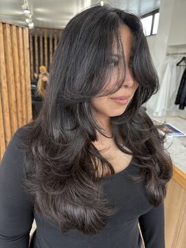 ウィリーベル 沖縄(WILLIE BELLE) 重ためロングレイヤー/カーテンバング/バタフライカット