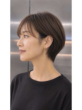 ロイロ(LoiLo) 丸みショートで叶える大人の品のある美シルエット
