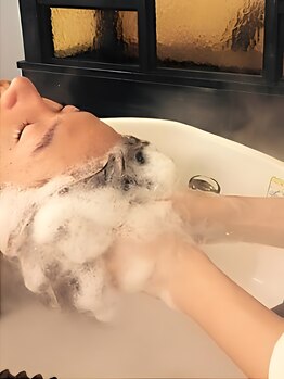 レイエレガンス 東浦店の写真/「マイクロバブル&ReFa」による頭皮ケア