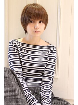 レウナ 外苑前(Reuna) 黒髪でも可愛く決まる大人コンパクトショート