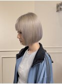 切りっぱなしボブ／ホワイトカラー