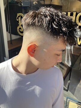 フリーク バーバーショップ 都島店(FREAK BARBER SHOP) ソフトツイストスキンフェード