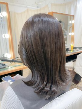 ネオリーブ チロル 横浜西口店(Neolive CiroL.) ロブヘア　切りっぱなし　グレージュカラー